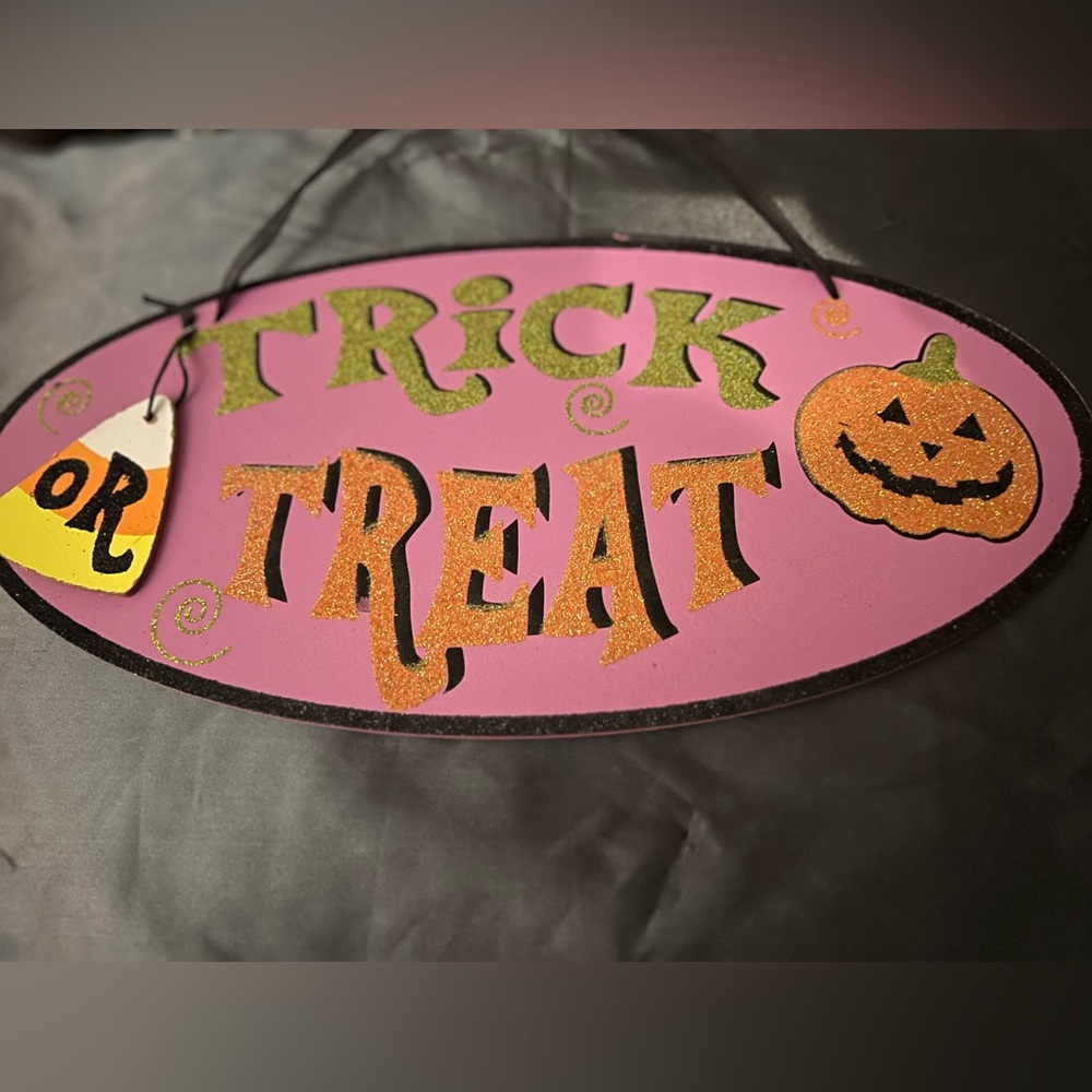 Decorative wall hanging - trick or treat